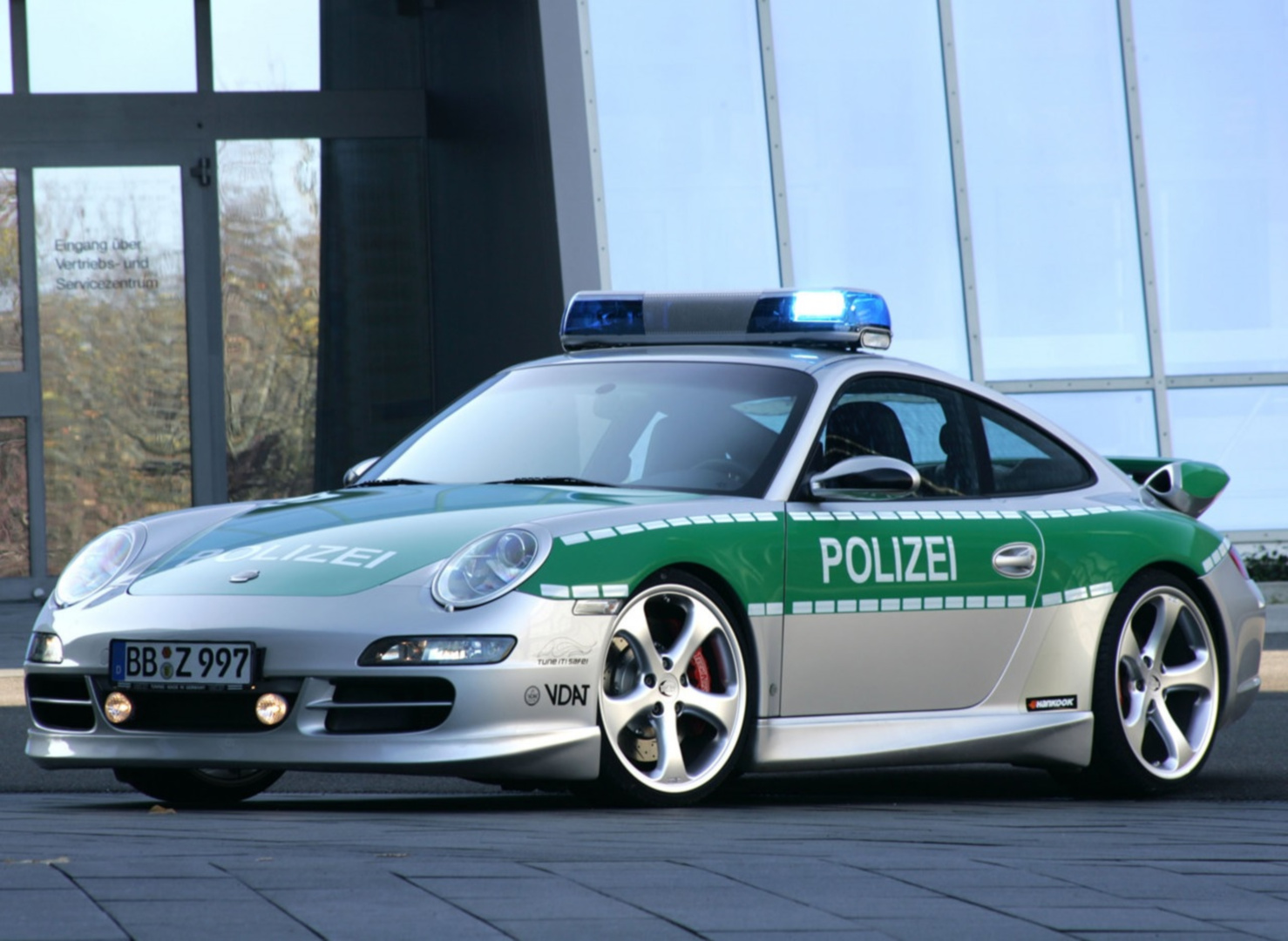 SMALL_TechArt-Porsche_911_Carrera_S_Police_Car-2006-1280-01